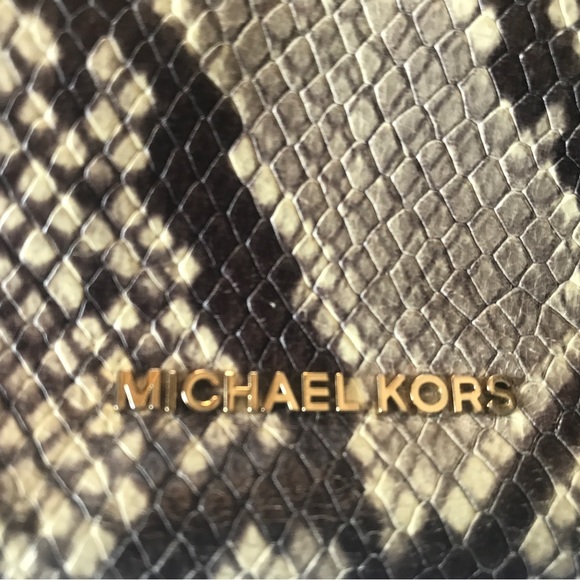 MICHAEL Michael Kors Julia Ecru Medium Shoulderbag- Snakeskin pattern - Picture 2 of 10